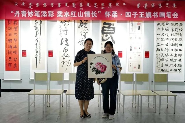 京蒙協(xié)作搭橋梁 文藝交流促發(fā)展——懷柔區(qū)文聯(lián)與四子王旗文聯(lián)開(kāi)展文藝交流活動(dòng)